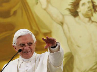Benedykt XVI modli się za wybory w Polsce