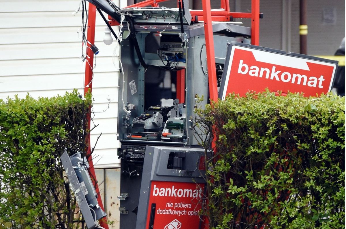 Jak wysadzić bankomat w powietrze zabierając 87 tys. zł. Kompletną instrukcję zamieścił sąd