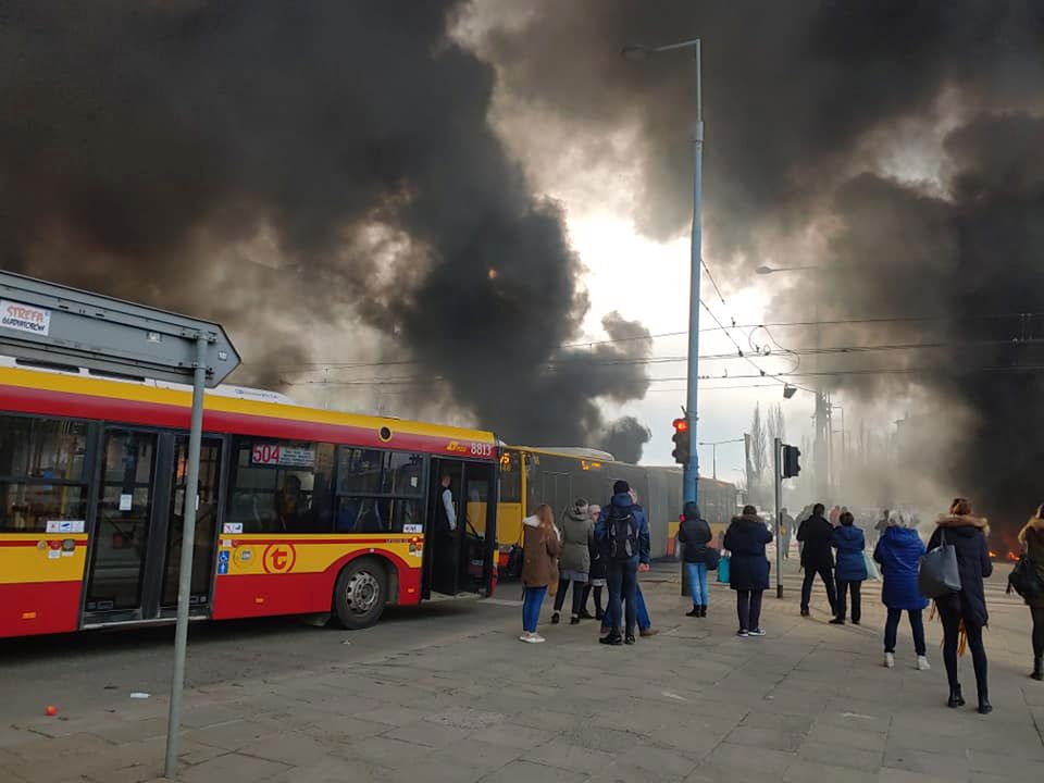 Rolnicy zablokowali plac Zawiszy. Jesteśmy na miejscu