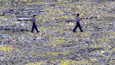 Zarekwirowane pirackie płyty przeznaczone do zniszczenia