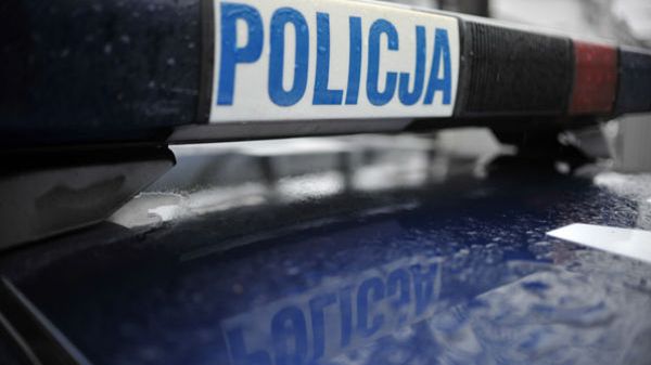 Policjanci apelują do rodziców, aby nawet na chwilę nie pozostawiali dzieci bez opieki w pobliżu dróg i ulic.