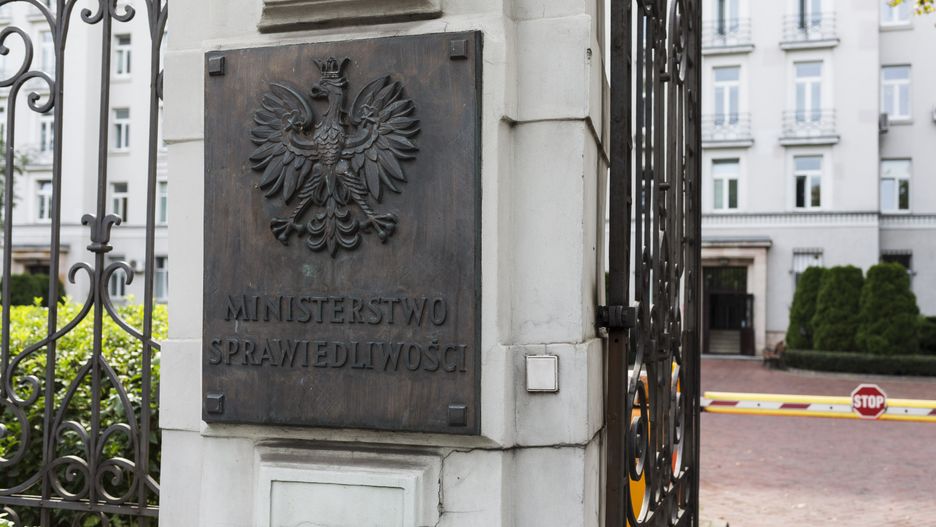 Koronawirus przyczyną śmierci pracownika Ministerstwa Sprawiedliwości