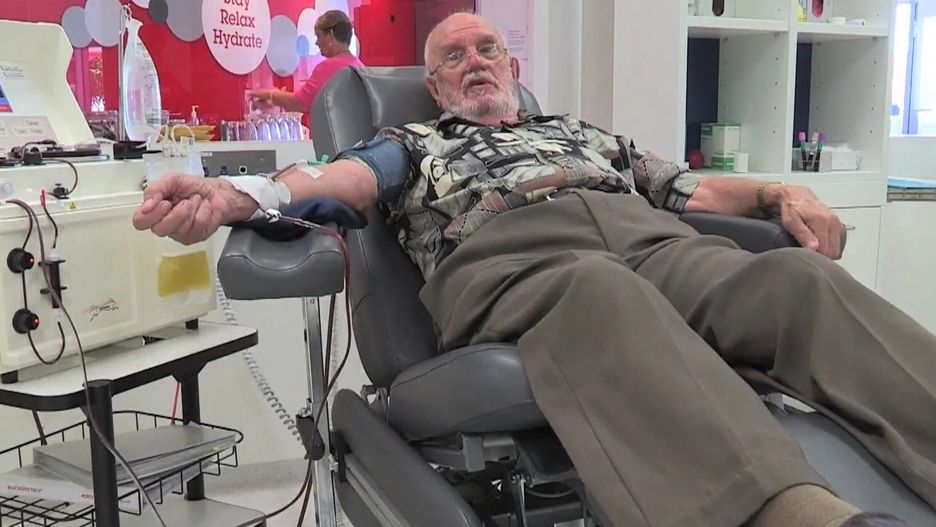 Oddawał krew co tydzień, przez 60 lat.