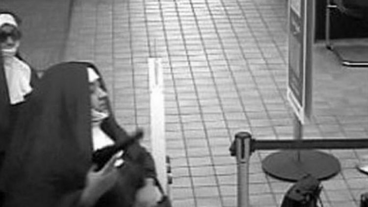 Fałszywe zakonnice próbowały napaść na bank