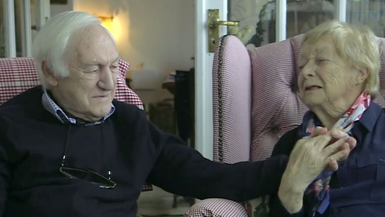 84-letni Des dzień w dzień maluje swoją żonę 