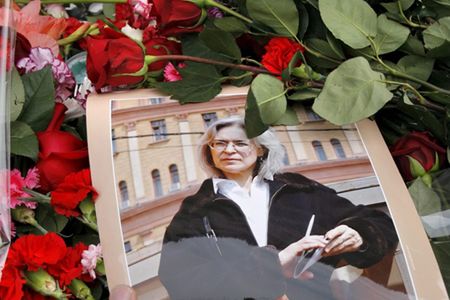 Tysiące osób uczciło w Moskwie pamięć Anny Politkowskiej