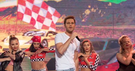 Twoja Twarz Brzmi Znajomo: Jeremi Sikorski jako Calvin Harris
