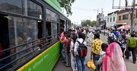 Kobiety w Indiach. Władze Delhi chcą dla nich darmowego transportu