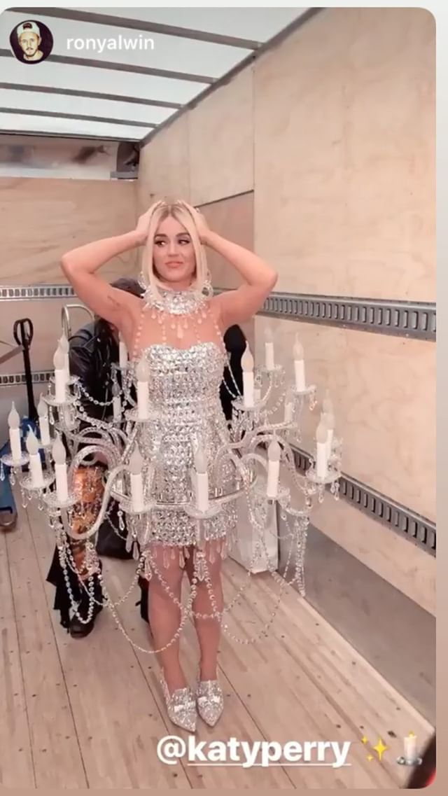 Katy Perry - sukienka świecznik