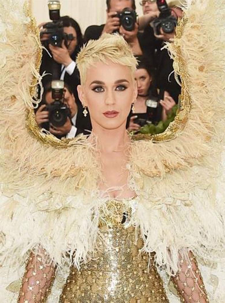 Katy Perry, kreacja: Versace – MET Gala 2018