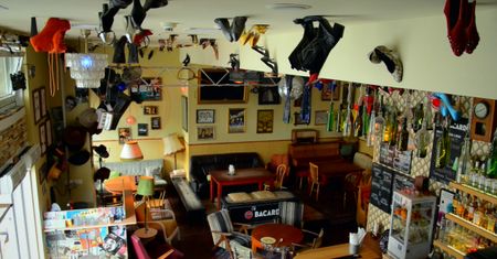 Buty na suficie i dużo muzyki. Miejsce inne niż wszystkie