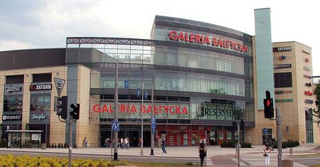 Gdańsk: biegał z ostrą maczetą po centrum handlowym. Zranił człowieka i zaatakował policjantów