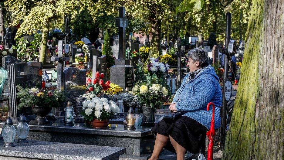 Wiele osób skarży się na kradzieże na cmentarzach