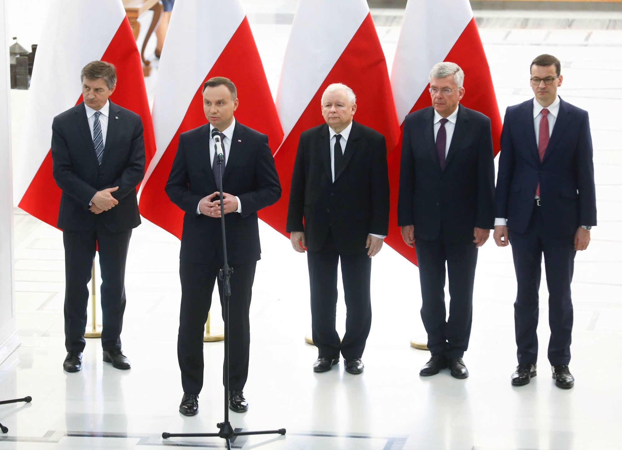 Z najnowszego sondażu wynika, że premier i prezydent cieszą się największym zaufaniem Polaków