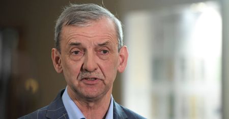 Szef ZNP: w razie zamknięcia szkół nauczyciele powinni otrzymywać wynagrodzenie, bo płacone mają "z góry"