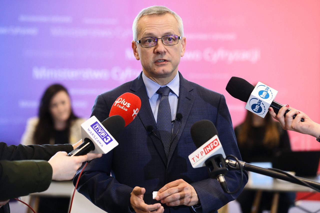 Ministerstwo Cyfryzacji walczy z przekłamaniami na temat koronawirusa. Zmiany m.in. na Allegro