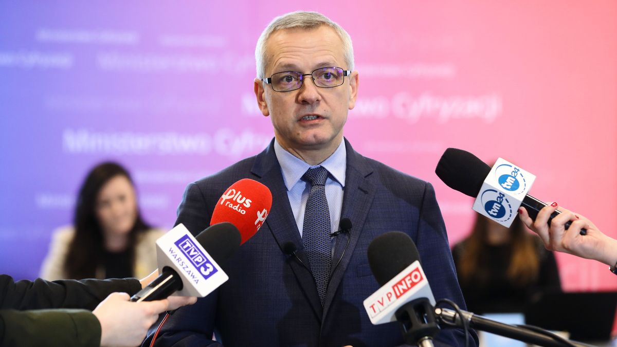 Minister Marek Zagórski wyjaśnia, jak ministerstwo cyfryzacji chce walczyć z "fake newsami" na temat koronawirusa