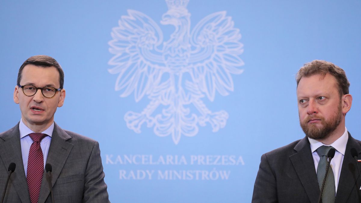 Łukasz Szumowski i Mateusz Morawiecki przedstawili na środowej konferencji szereg restrykcji, które mają ograniczyć rozprzestrzenianie się wirusa