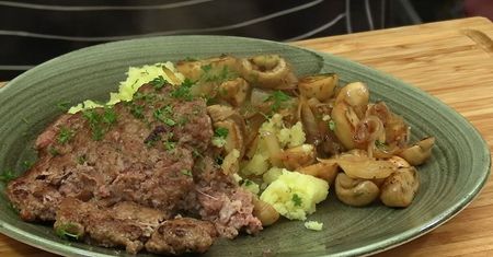 Kultowe danie z PRL-u. Przygotuj je na swój rodzinny obiad