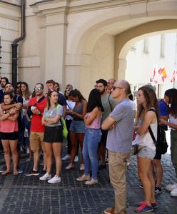 Turystyka. Warszawa chce lepszej regulacji wynajmu mieszkań w internecie