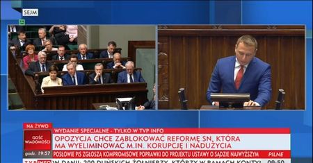 TVP Info uderza "paskami grozy" w opozycję