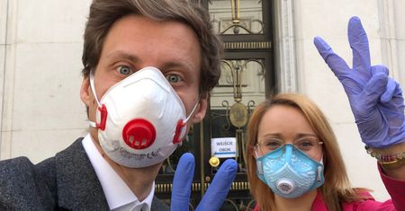 Makowski: "Najpierw selfie w maseczce, później pandemia i polityka" [OPINIA]