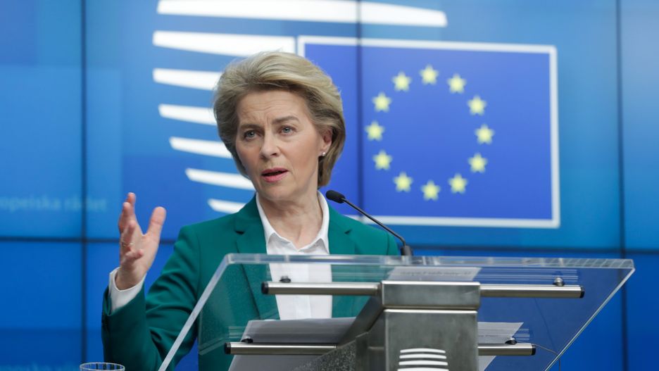 W związku z koronawirusem Ursula von der Leyen zaproponowała czasowe zamknięcie granic Unii Europejskiej 