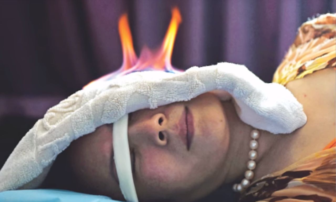 Rozpalają ognisko na twarzy. Czego się nie robi dla urody