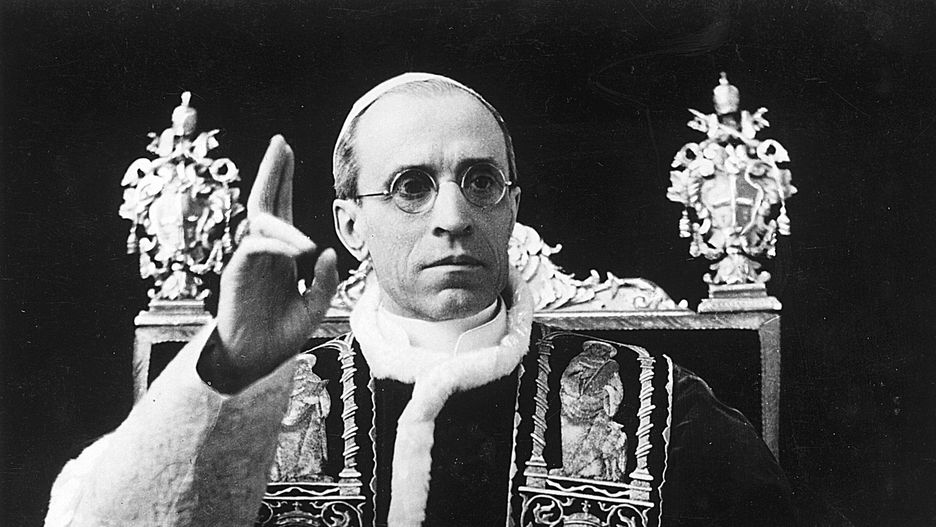 Pius XII był często oskarżany o bierność wobec Holokaustu