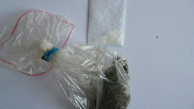 Policjanci znaleźli u jednego z uczniów ponad 60 "działek"