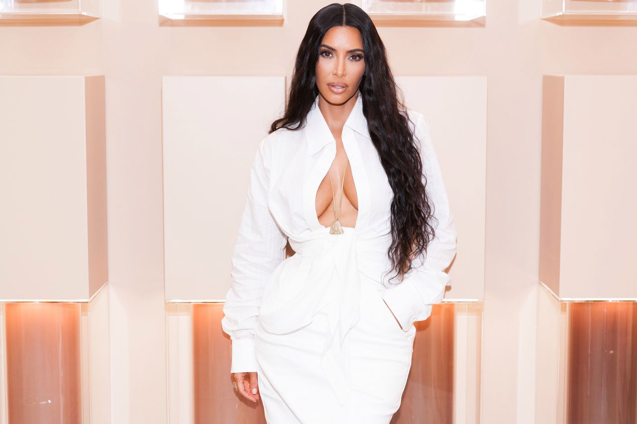 Nowe zapachy od Kim Kardashian. Flakony są specyficzne