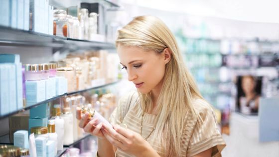Wybierając kosmetyki w drogerii, zwróćmy uwagę na zawartość naturalnych składników