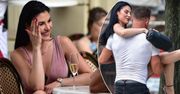 Przystojniak z nowego "365 dni" oszalał na widok polskiej playmate! Nosił ją na rękach i cierpliwie zmieniał buciki. Wróżymy romans!