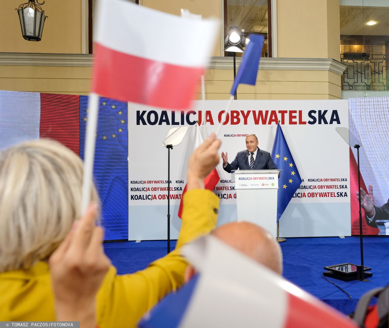 Tak partie rozdają pieniądze. PiS i PO dzielą się kasą z koalicjantami