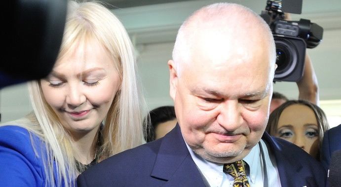 Zarobki w NBP. Senator PiS nie odpuszcza Adamowi Glapińskiemu