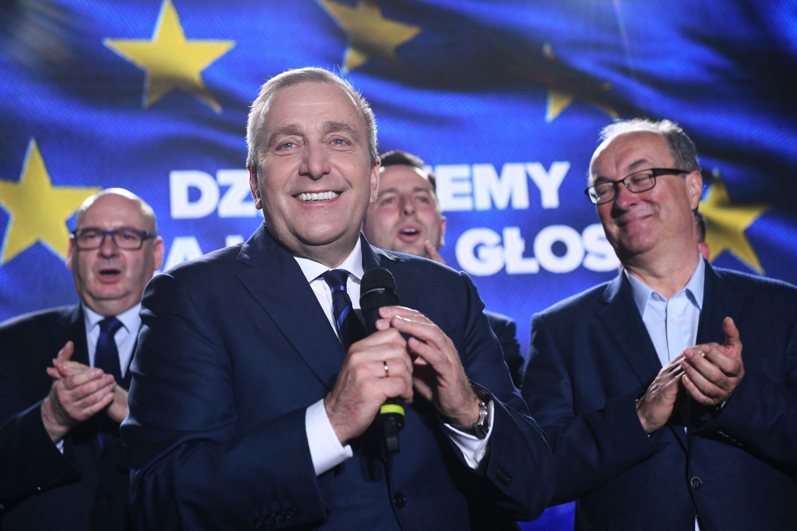 Sondaż wskazuje, że Grzegorz Schetyna jest liderem opozycji
