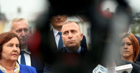 Wybory parlamentarne 2019. Niecodzienne zagranie PiS. Przesyłka polecona do Grzegorza Schetyny