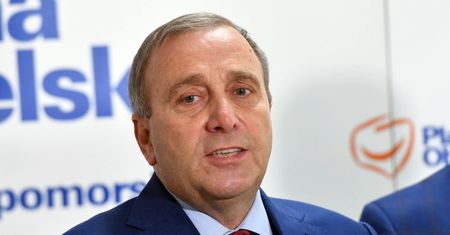Grzegorz Schetyna o zmianach w ordynacji wyborczej do PE. "Żałosna ustawka"