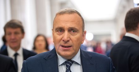 Gromy spadają na Grzegorza Schetynę. "Nikt tyle nie zrobił dla PiS, co PO"