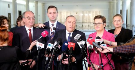 Sondaż w wyborach do PE. Rozdrobniona opozycja nie ma szans. Kluczem koalicja