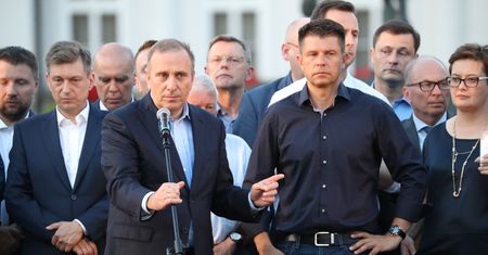 Protest przed domem Grzegorza Schetyny we Wrocławiu