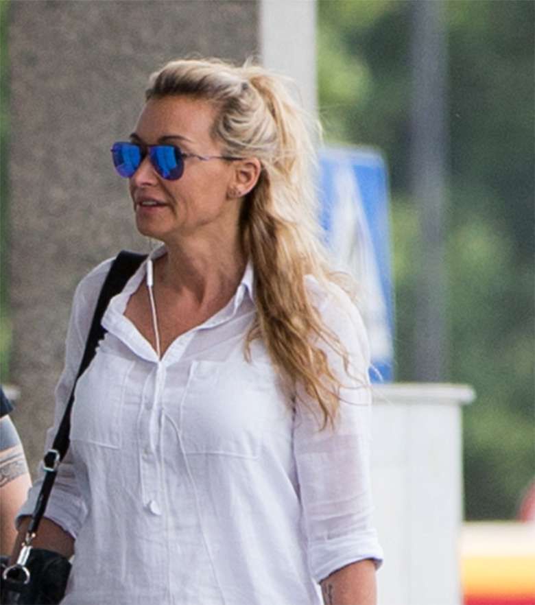 Martyna Wojciechowska i Przemek Kossakowski żegnają się na dworcu