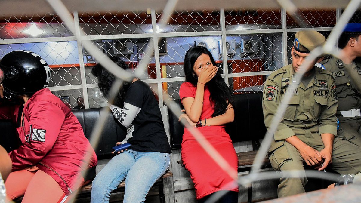 Na walentynki Indonezyjska policja zrobiła naloty na hotele i aresztowała pary, które nie miały ślubu.