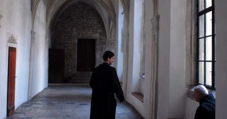 Benedyktyni nie noszą maseczek. Wśród nich 90 latek