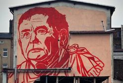 Trójmiejski artysta znów zaskoczył. Na murze pojawił się... Kaczyński w todze