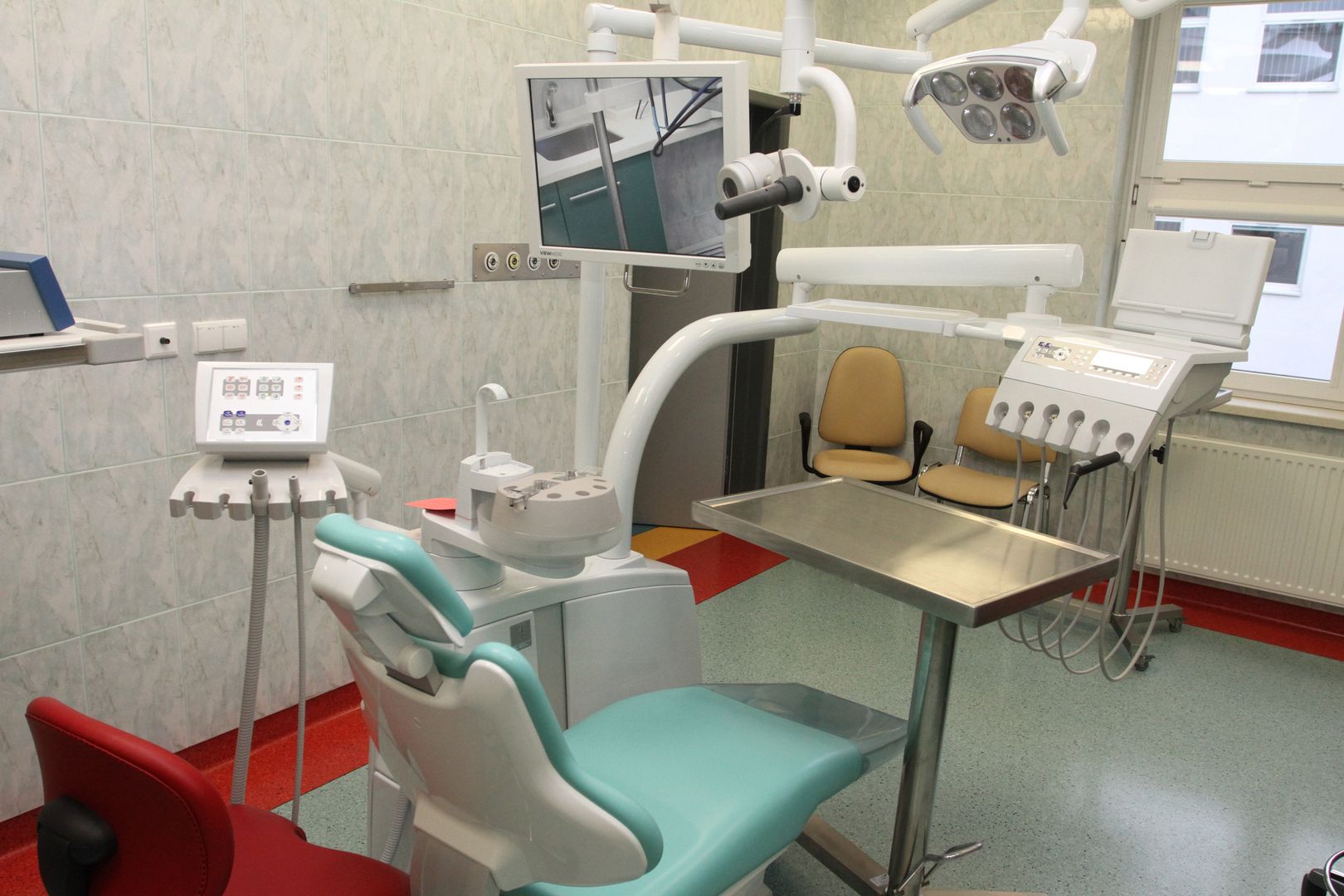 Dentyści mieli pobierać od 20 do 30 zł za zabiegi refundowane przez NFZ
