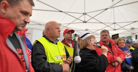Związkowcy: debata o przywilejach związkowców próbą odwrócenia uwagi