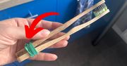 Związał dwie stare szczoteczki gumką. Prosty trik ma genialne rozwiązanie