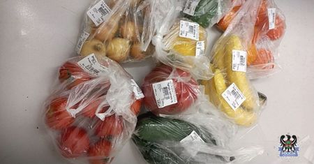 Chciała zaoszczędzić, robiąc zakupy przy kasie samoobsługowej. Może trafić do więzienia