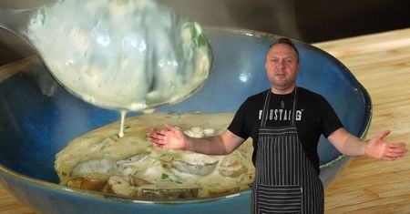 Strzelczyk nie robi zwykłego sosu grzybowego. Prosty dodatek zmienia jego smak o 180 stopni